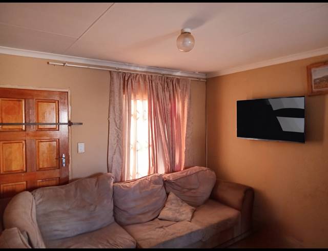 3 BEDROOM HOUSE FOR SALE IN EVATON WEST